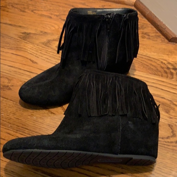like new Comfortiva fringed booties - Picture 2 of 3